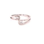 A 14CT WHITE GOLD AND DIAMOND TWO STONE TWIST RING SIZE O- WEIGHT 2.8 GRAMS.