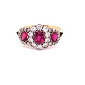 AN ANTIQUE GOLD GRADUATED RUBY AND DIAMOND TRIPLE OVAL CLUSTER RING. FINGER SIZE M 1/2, GROSS WEIGHT