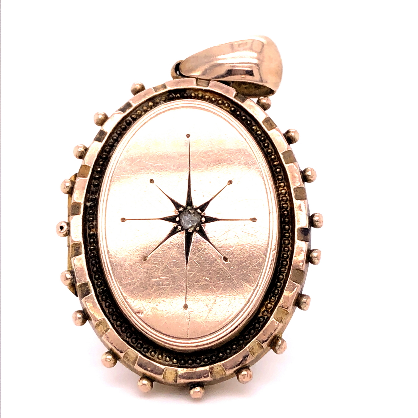 AN ANTIQUE VICTORIAN OVAL GOLD LOCKET WITH AN OLD CUT DIAMOND IN A STARBURST SETTING AND AN ORNATE - Image 4 of 9