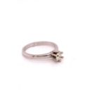 AN 18ct WHITE GOLD SIX CLAW SET DIAMOND SOLITAIRE RING, APPROX ESTIMATED DIAMOND WEIGHT 0.30ct,