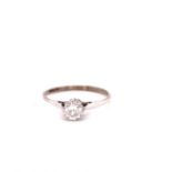 AN 18ct WHITE GOLD AND PLATINUM DIAMOND SINGLE STONE RING IN A MULTI CLAW SETTING. FINGER SIZE P 1/