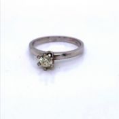 AN 18ct WHITE GOLD DIAMOND SIX CLAW SET SOLITAIRE RING, APPROX ESTIMATED DIAMOND WEIGHT 0.33ct,