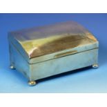 A HALLMARKED SILVER TABLE TOP CIGARETTE BOX ON SQUAT BUN FEET, MEASUREMENTS W 13.5cms X D 8.5cms X H