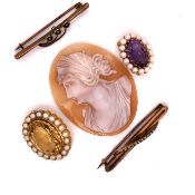 TWO 9ct GOLD GEMSET AND PEARL CLUSTER BROOCHES, TOGETHER WITH TWO FURTHER 9ct GOLD AND PEARL SET BAR