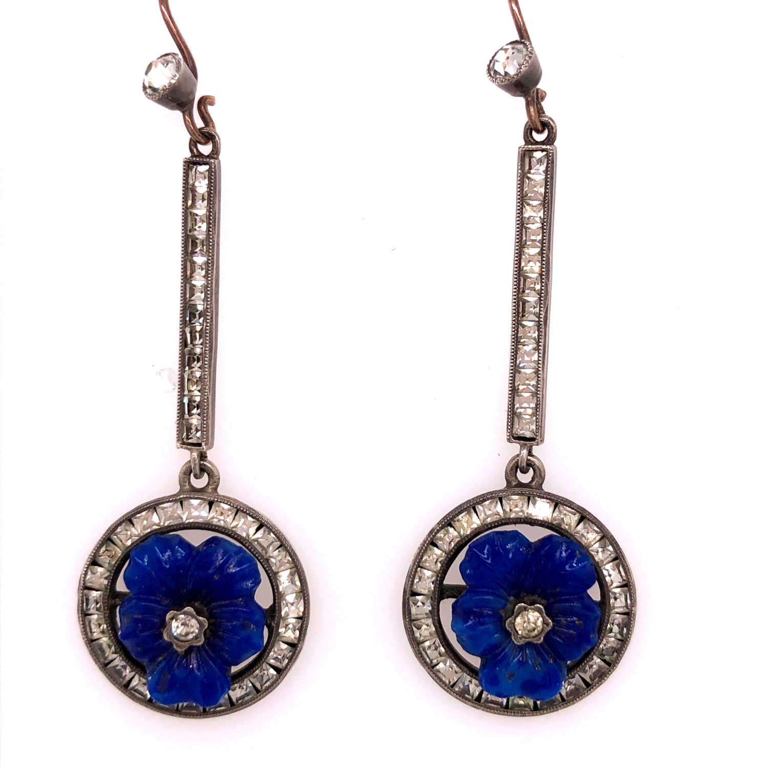 A PAIR OF ART DECO PASTE AND BLUE FOLIATE DOUBLE ARTICULATED DROP EARRINGS ON YELLOW METAL WIRES, - Image 3 of 7