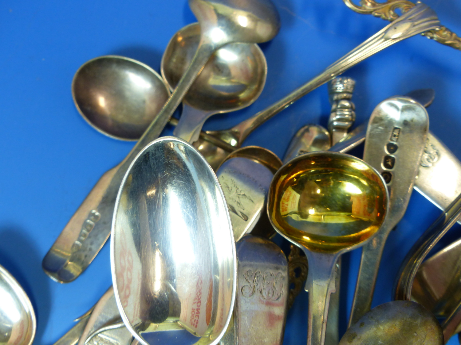 A COLLECTION OF VARIOUS 19th C. AND LATER HALLMARKED SILVER AND PLATED SMALL SPOONS, BUTTER - Image 9 of 10