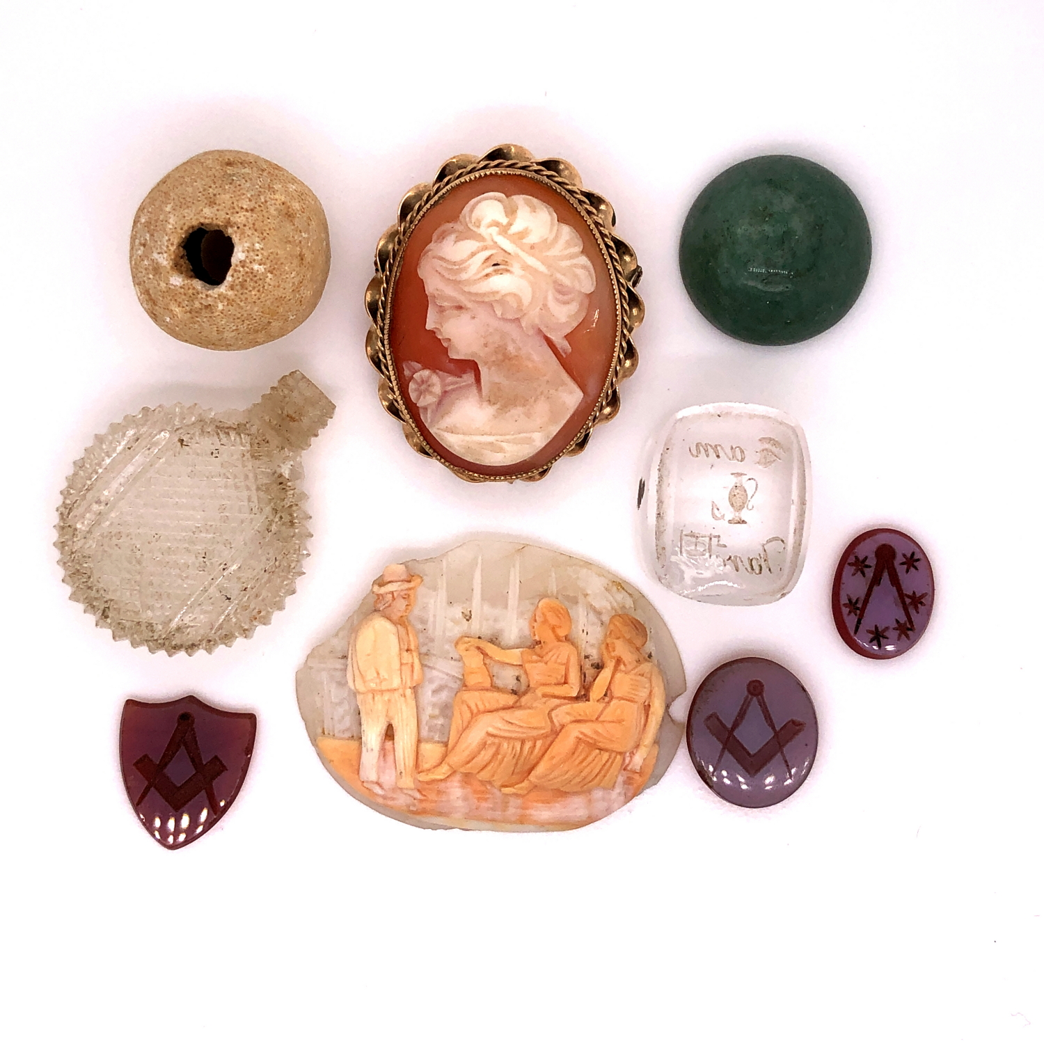 THREE MASONIC SARDONYX UNMOUNTED SEALS, A CAMEO BROOCH, A FURTHER UNMOUNTED CAMEO, A CARVED - Image 2 of 2