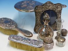 SILVER HALLMARKED DRESSING TABLE ITEMS TO INCLUDE A HANDHELD MIRROR, HAIRBRUSH, CLOTHES BRUSH, SCENT