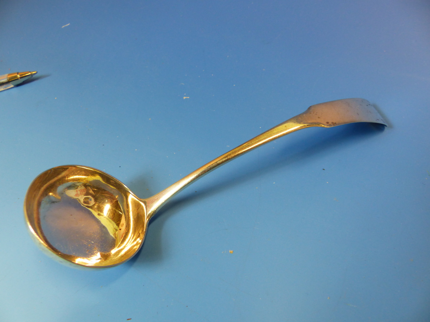 A PAIR OF 19th C. QUEENS PATTERN HALLMARKED SILVER SAUCE LADLES DATED 1851 GLASGOW FOR JOHN - Image 9 of 28