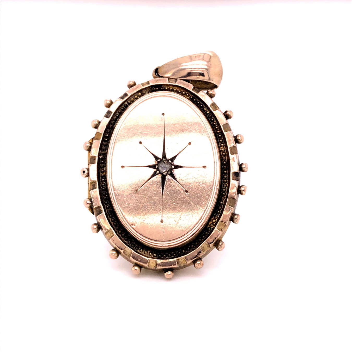 AN ANTIQUE VICTORIAN OVAL GOLD LOCKET WITH AN OLD CUT DIAMOND IN A STARBURST SETTING AND AN ORNATE - Image 2 of 9