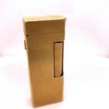 AN 18ct GOLD ROLLAGAS DUNHILL LIGHTER, DATED 1971, WEIGHT 134.6grms.