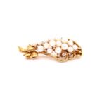 AN 18ct GOLD, CULTURED PEARL AND DIAMOND MULTI BROOCH PENDANT. A BOUQUET GRADUATED PEARLS ARE HELD