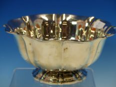 AN ANTIQUE HALLMARKED IRISH SILVER BOWL ON PEDESTAL FOOT DATED 1829 DUBLIN FOR W. NOLAN, WEIGHT