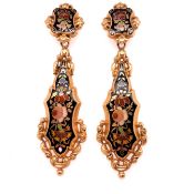 A PAIR OF ANTIQUE CLOISONNE ENAMELLED ARTICUALTED LARGE DROP EARRINGS. THE ENAMELLING IN A