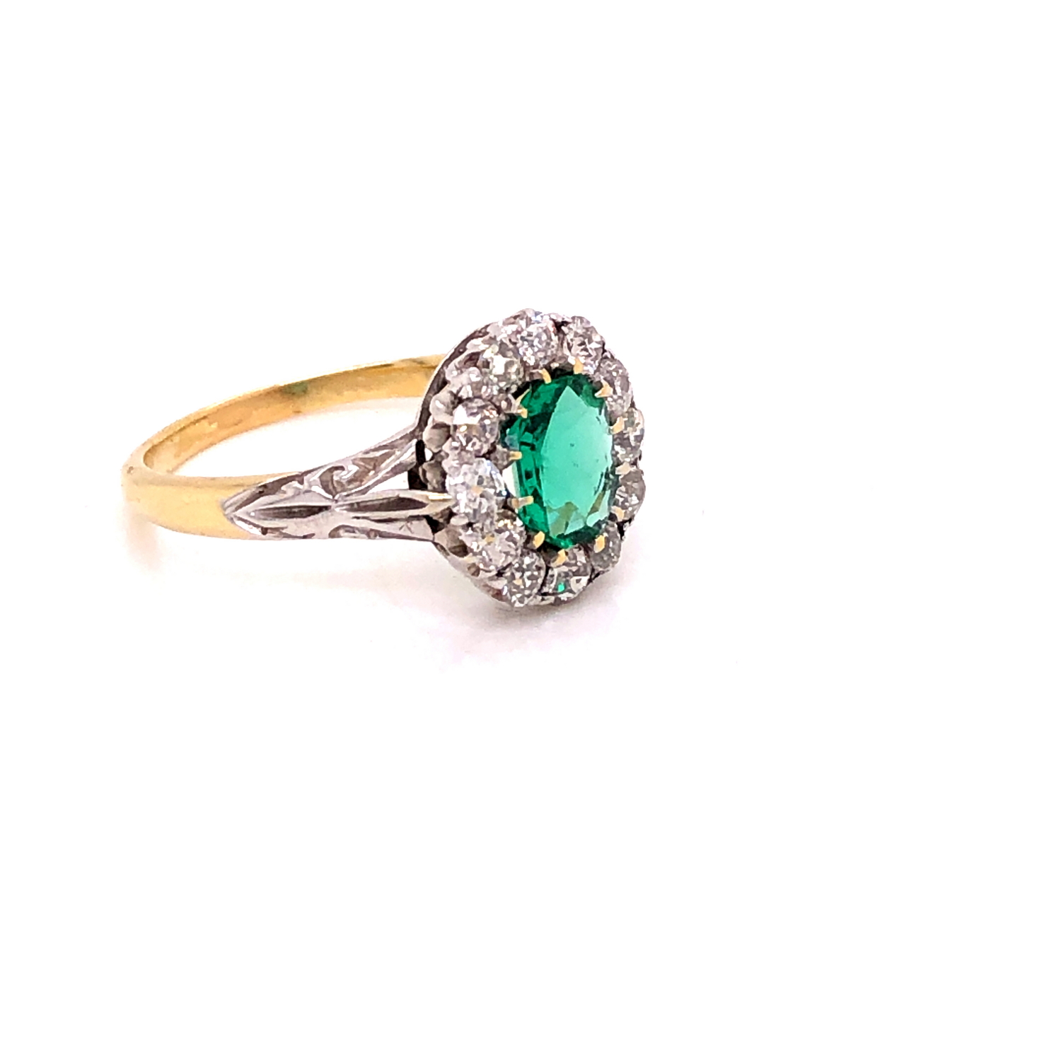 AN EMERALD AND DIAMOND CLUSTER RING. THE PRINCIPLE MIXED CUT EMERALD IN A TWELVE CLAW SETTING - Image 8 of 17