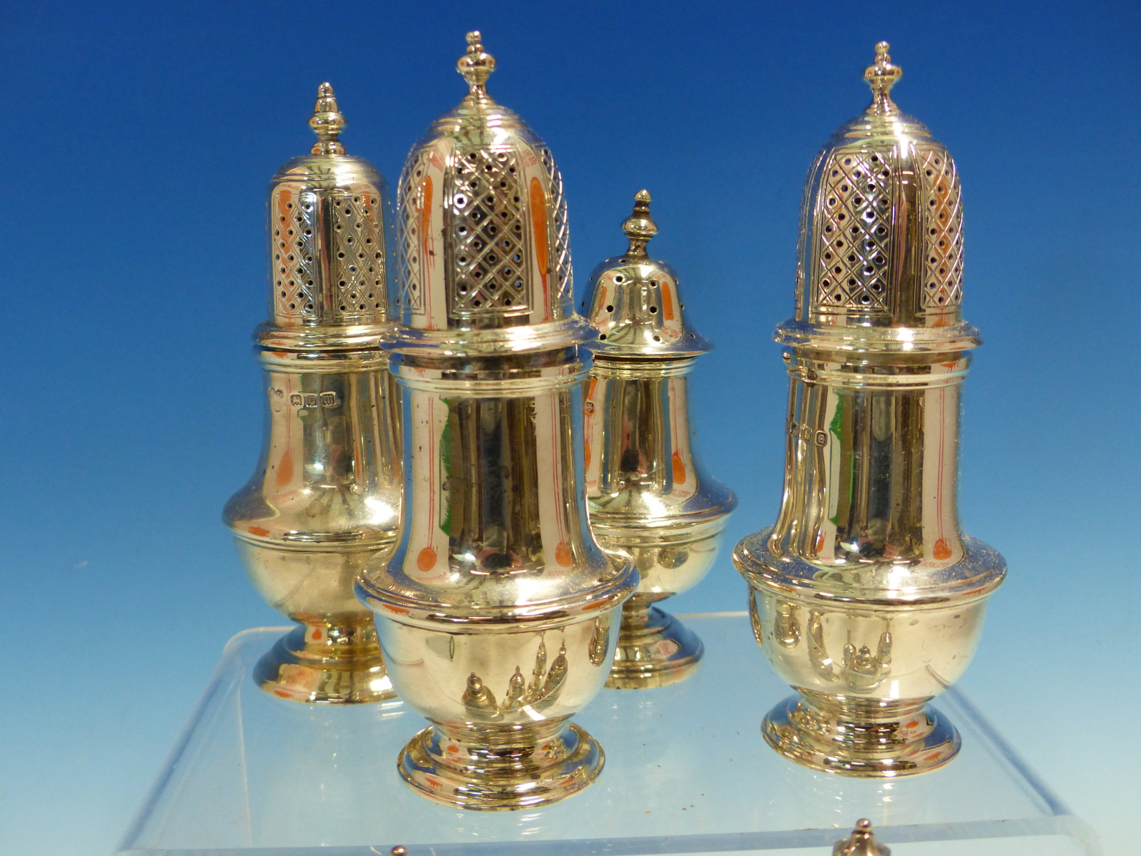 THREE PAIRS OF VINTAGE HALLMARKED SILVER TABLE PEPPERS AND TWO FURTHER SINGLE EXAMPLES. - Image 2 of 4