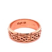 CLOGAU WELSH ROSE CELTIC WEAVE GOLD ANNWYL RING MEANING DEAR, UNISEX SIZE X. WEIGHT 7.7grms.