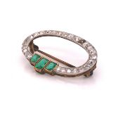 AN EARLY 20th C. EMERALD AND DIAMOND BROOCH. THREE EMERALD CUT EMERALDS ARE SET IN YELLOW GOLD IN