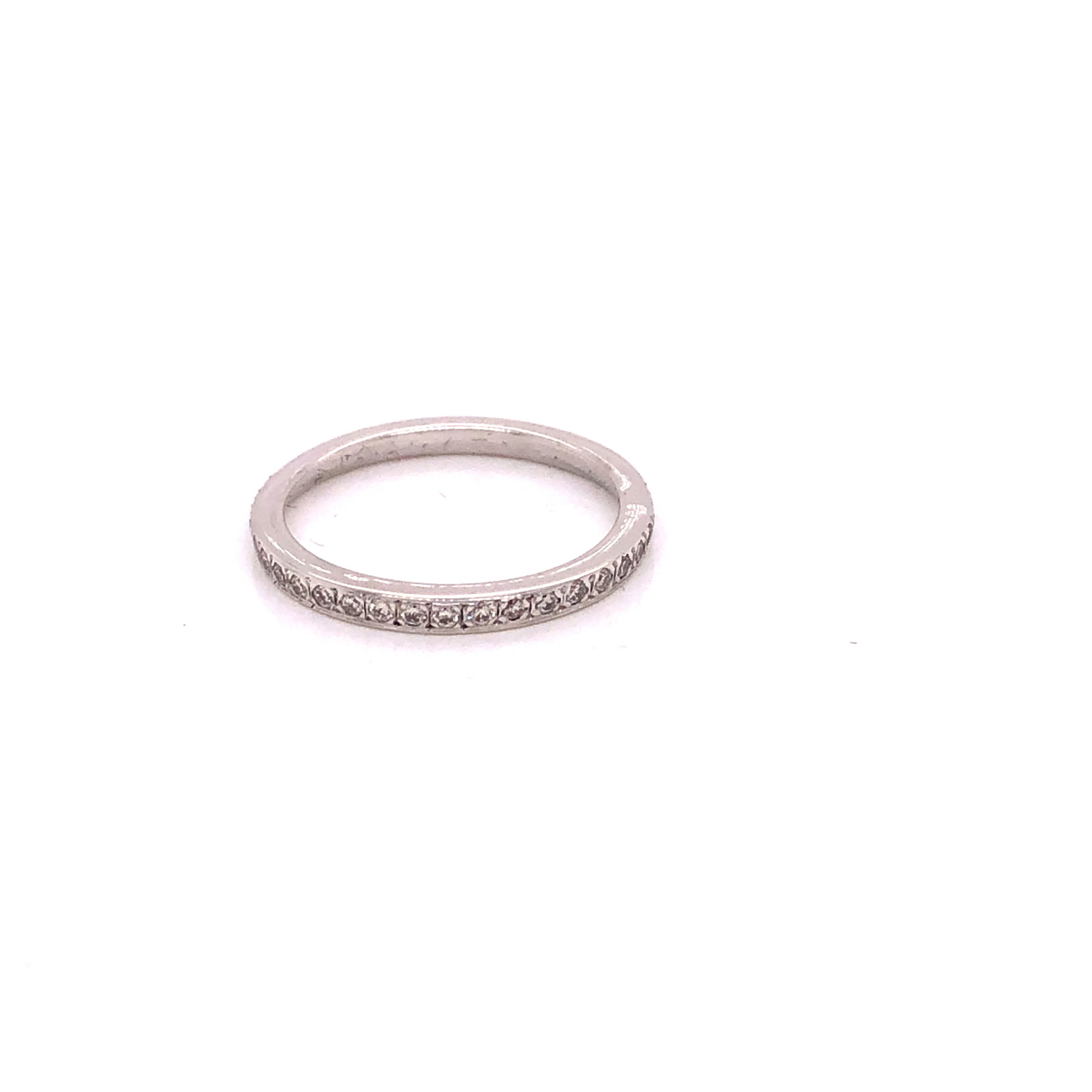 A 14ct WHITE GOLD TWO ROW DIAMOND SET HALF ETERNITY RING. FINGER SIZE M 1/2, GROSS WEIGHT 2.2grms. - Image 3 of 5