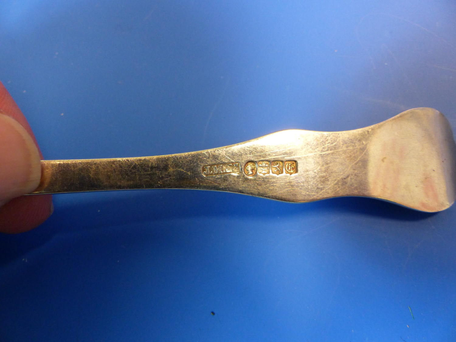 A PAIR OF 19th C. QUEENS PATTERN HALLMARKED SILVER SAUCE LADLES DATED 1851 GLASGOW FOR JOHN - Image 8 of 28