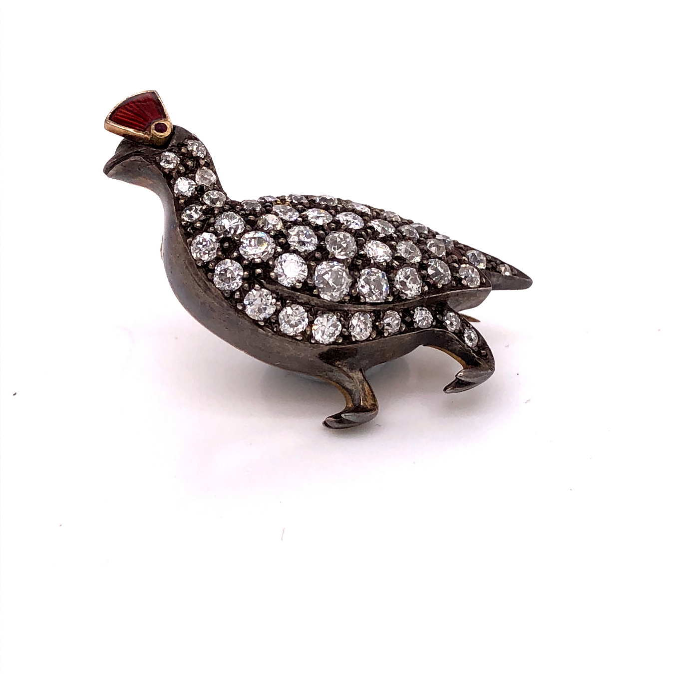 A EARLY 20th C. DIAMOND AND ENAMEL SET GROUSE BROOCH. MEASUREMENTS 3.3cms X 2.6cms, WEIGHT 9.3grms.