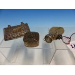 A '925' SILVER PILL BOX. W 4cms. A FILIGREE PIPE, A CHAIN MAIL SOVEREIGN BAG AND AN OMANI PRAYER