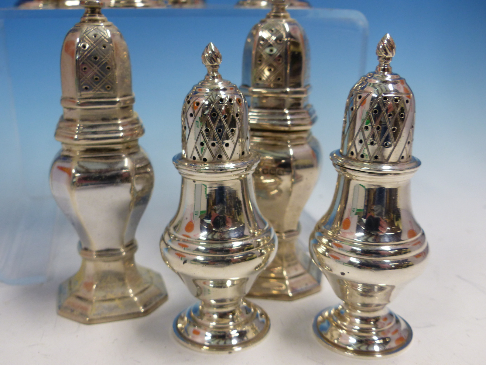 THREE PAIRS OF VINTAGE HALLMARKED SILVER TABLE PEPPERS AND TWO FURTHER SINGLE EXAMPLES. - Image 4 of 4