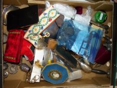 A BOX OF COLLECTABLES TO INCLUDE COLLECTABLES, ETC.