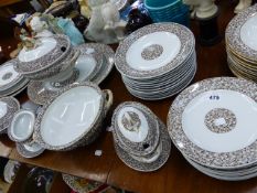 A LATE VICTORIAN WORCESTER DINNER SERVICE.