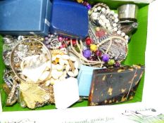 A QTY OF COSTUME JEWELLERY, A TORTOISESHELL CARD CASE, ETC.