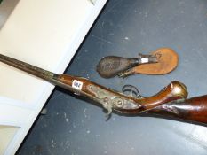 AN ANTIQUE PERCUSSION SPORTING GUN, A SHOT FLASK AND A POWDER FLASK.