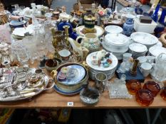 A LARGE COLLECTION OF CHINAWARES TO INCLUDE NORITAKE DINNER SERVICE, VARIOUS PLATEDWARES,