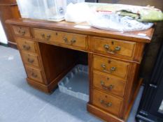 A LATE VICTORIAN MAHOGANY PEDESTAL DESK.