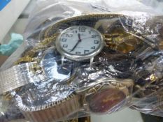 A LARGE QTY OF WRISTWATCHES.