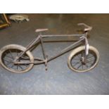 A SHOP DISPLAY BICYCLE, POSSIBLY FOR APOLLO 26S BIKES, THE IRON FRAME WITH SPOKED WHEELS, THE