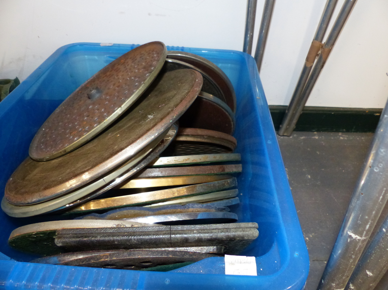 A LARGE QUANTITY OF VARIOUS GRAMOPHONE TURNTABLE PLATFORMS. - Image 4 of 4