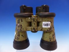 A PAIR OF WORLD WAR II BINOCULARS BLACK RUBBER MOUNTED AT EITHER END OF THE GREEN PAINTED