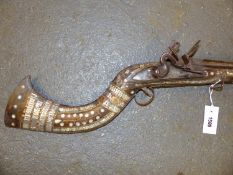 AN ARABIAN FLINTLOCK MUSKET WITH RAMROD, INSCRIBED ON THE LOCK PLATE THE WOOD WORK INLAID IN