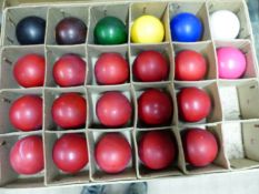 A BOXED SET OF TWENTY ONE STAINED IVORY SNOOKER BALLS TOGETHER WITH A WHITE CERAMIC BALL.