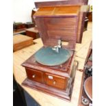 A MAHOGANY CASED GRAMOPHONE Co. Ltd. WIND UP GRAMOPHONE, DOORS BELOW THE GREEN BAIZE TOPPED
