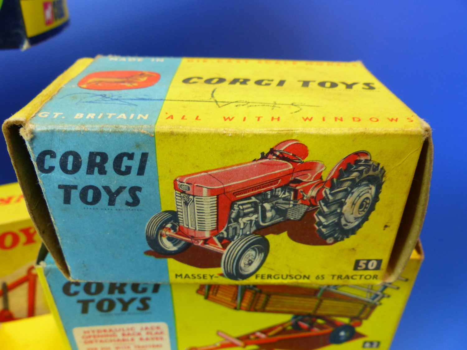 A COLLECTION OF BRITAINS, DINKY AND CORGI TOY FARM VEHICLES, TREES AND ANIMALS. - Image 11 of 19