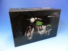 A MINICHAMPS SCALE MODEL OF A NORTON COMMANDO 750 FASTBACK MOTORBIKE IN ITS ORIGINAL BOX, THE BOX. W