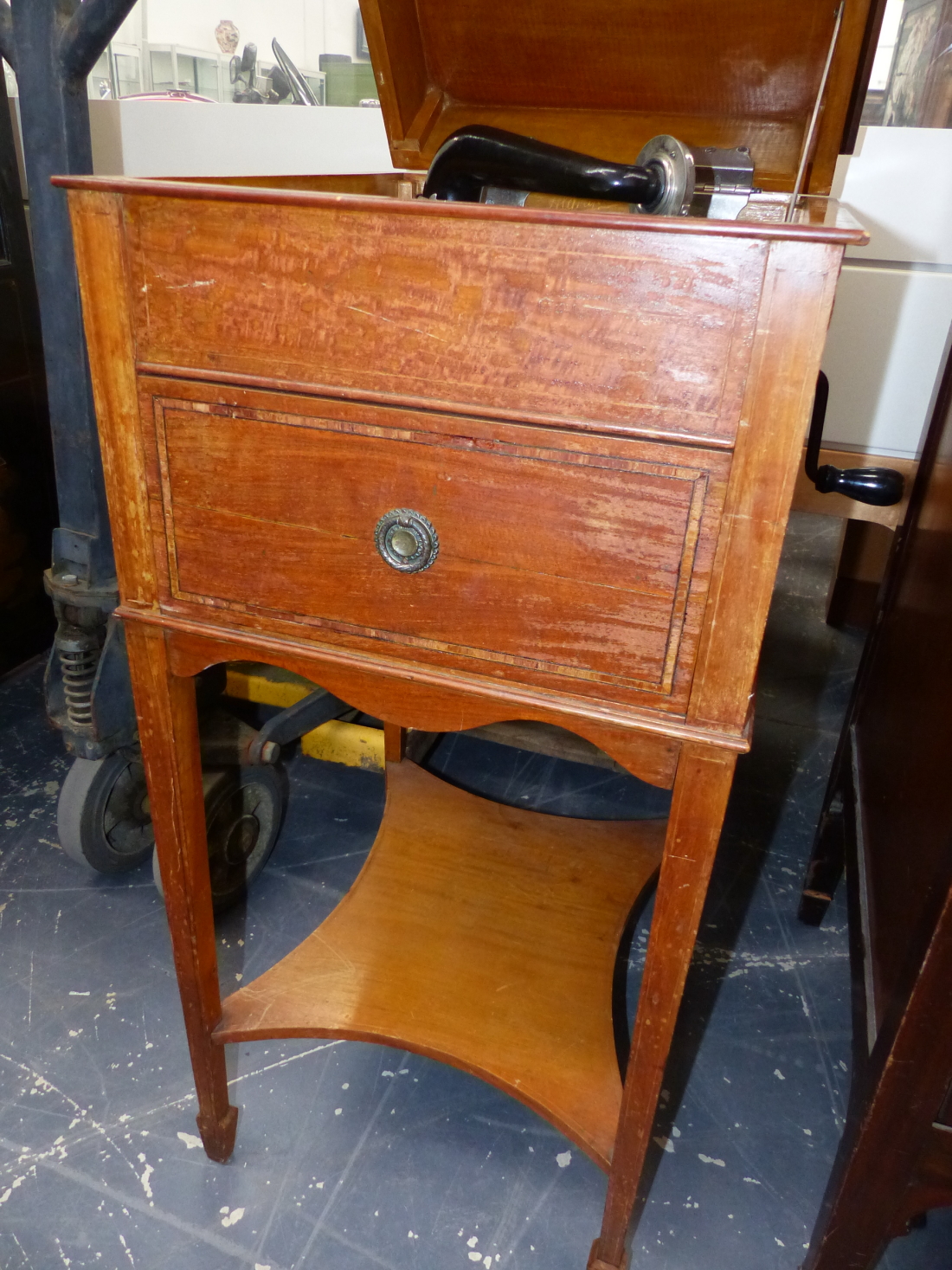 A GRAHAM ALGRAPHONE SALON WIND UP GRAMOPHONE IN BANDED SATINWOOD CASE WITH THE SOUND BOX BELOW THE - Image 6 of 9