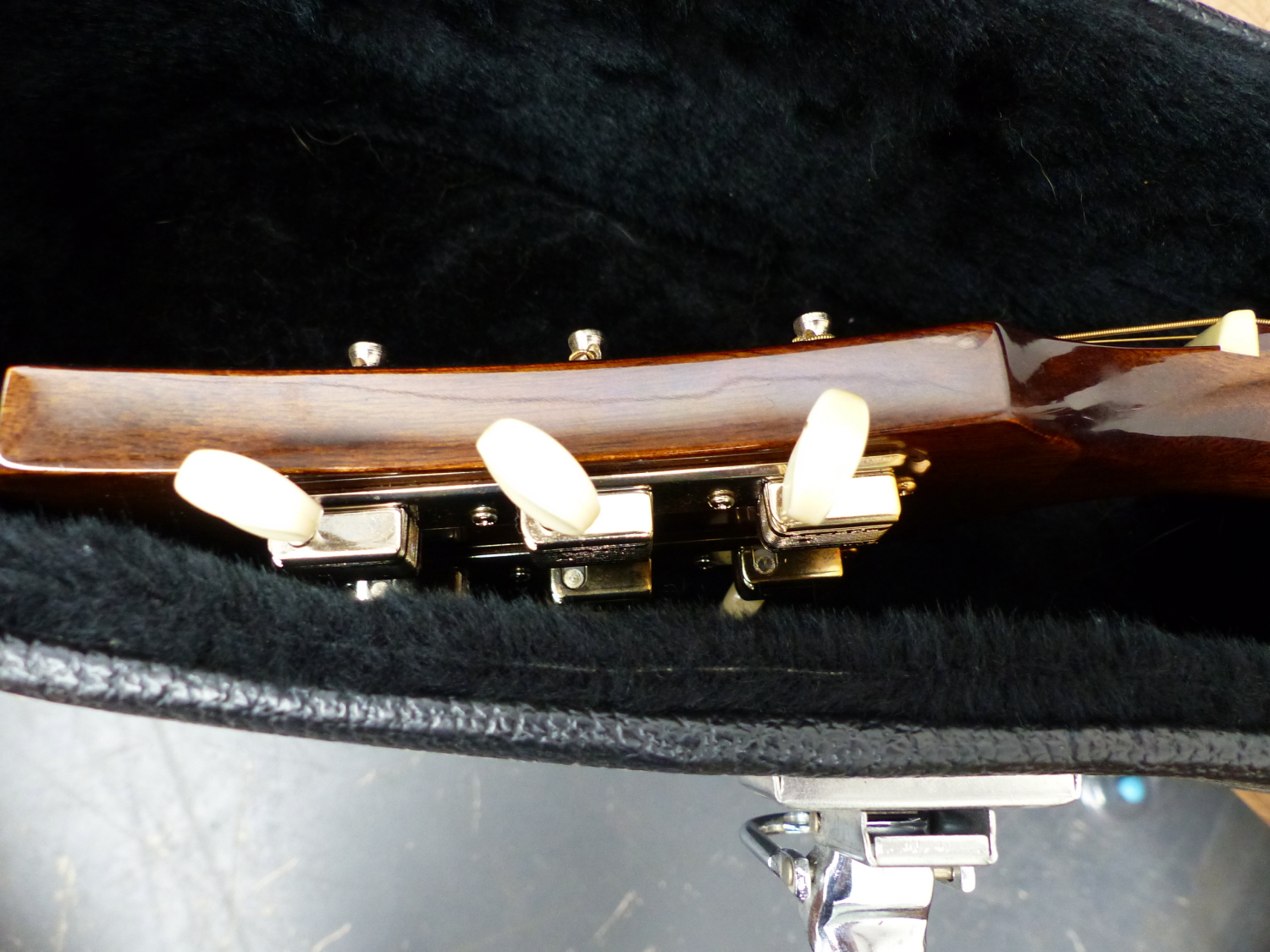 A EPIPHONE ACCOUSTIC GUITAR IN CARRYING CASE. - Image 8 of 29