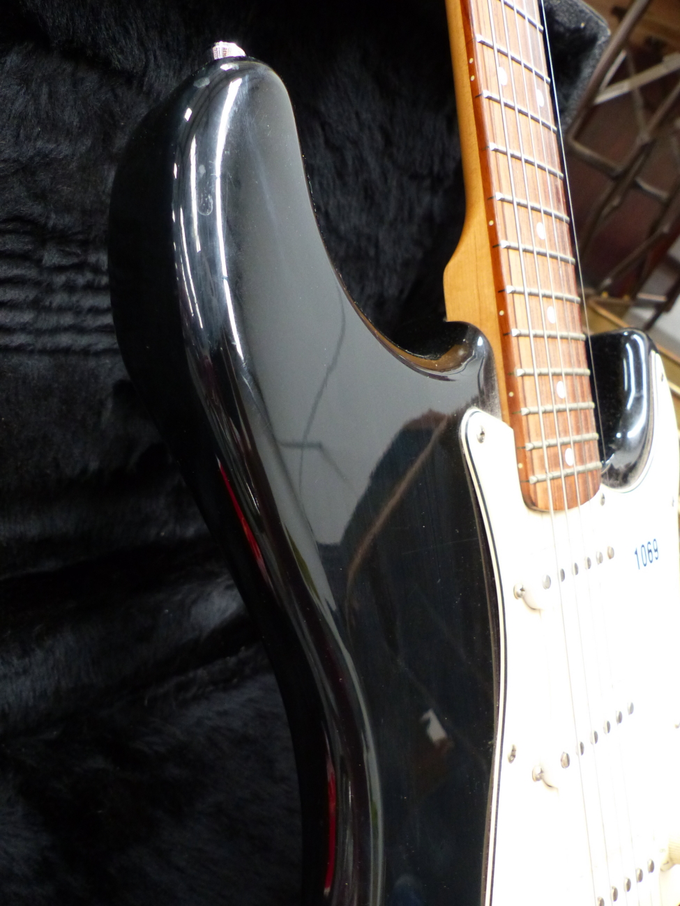 A SQUIRE STRAT BLACK BODY ELECTRIC GUITAR IN CARRYING CASE. - Image 15 of 32