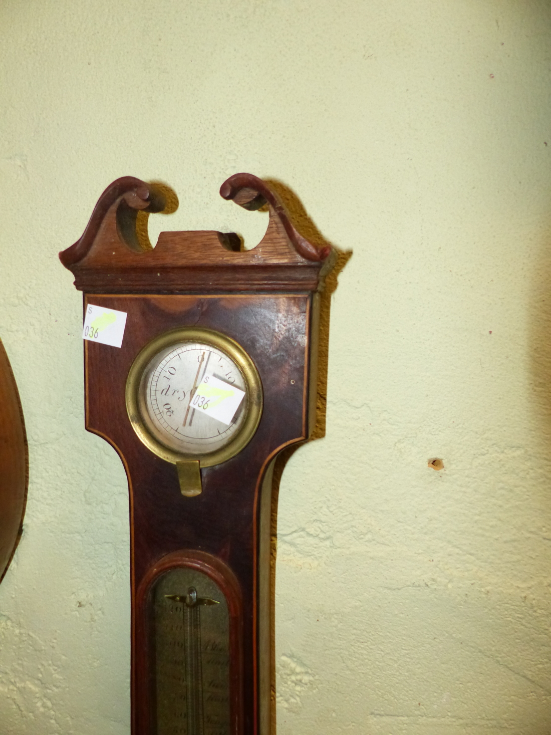 A MAHOGANY WHEEL BAROMETER, THE BROKEN PEDIMENT ABOVE DRY/DAMP DIAL, MERCURY THERMOMETER, CONVEX - Image 5 of 5