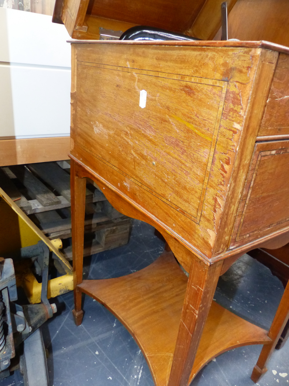 A GRAHAM ALGRAPHONE SALON WIND UP GRAMOPHONE IN BANDED SATINWOOD CASE WITH THE SOUND BOX BELOW THE - Image 8 of 9