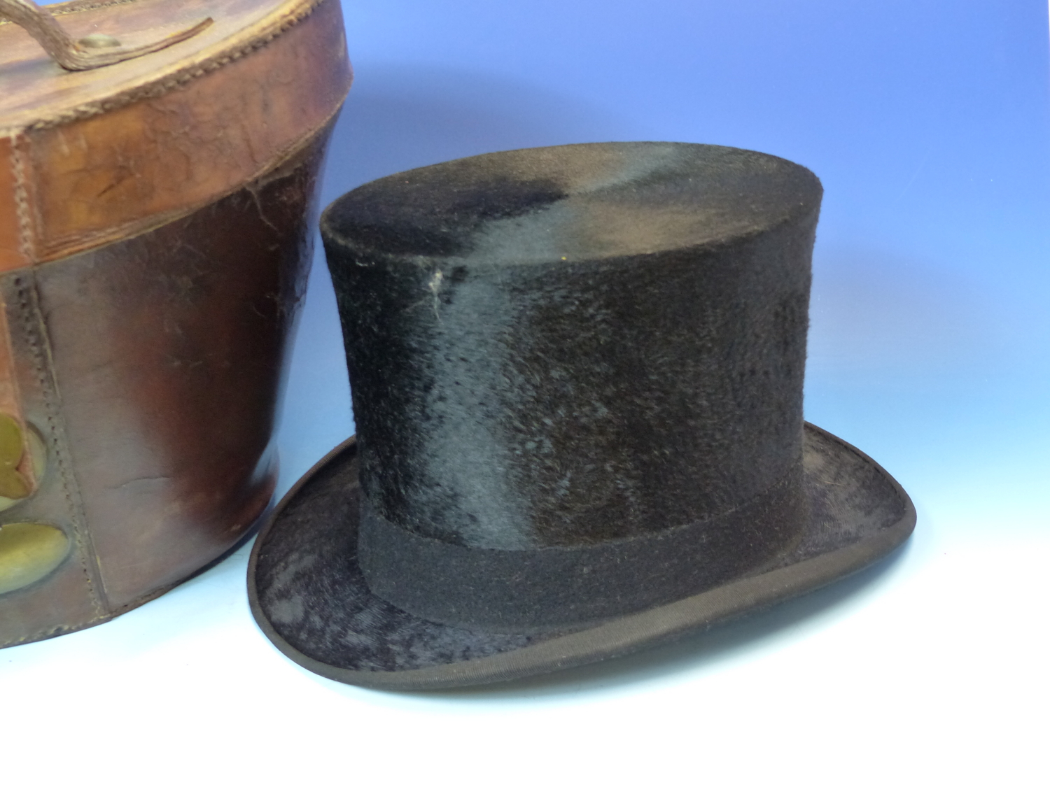 A FRENCH LEATHER CASED BRUSHED SILK TOP HAT. - Image 2 of 7