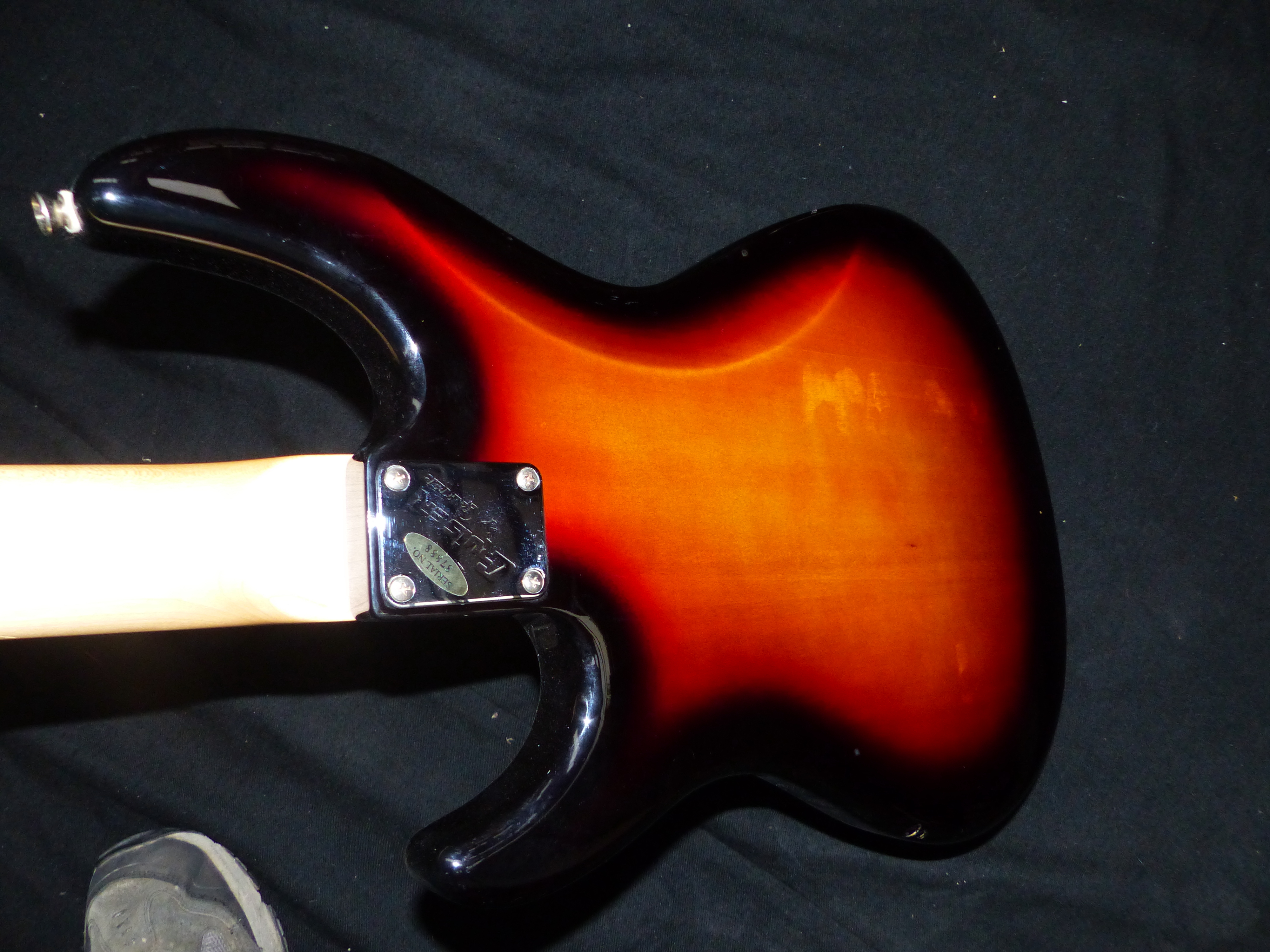 A CRAFTER CRUISER BASE GUITAR. - Image 4 of 5