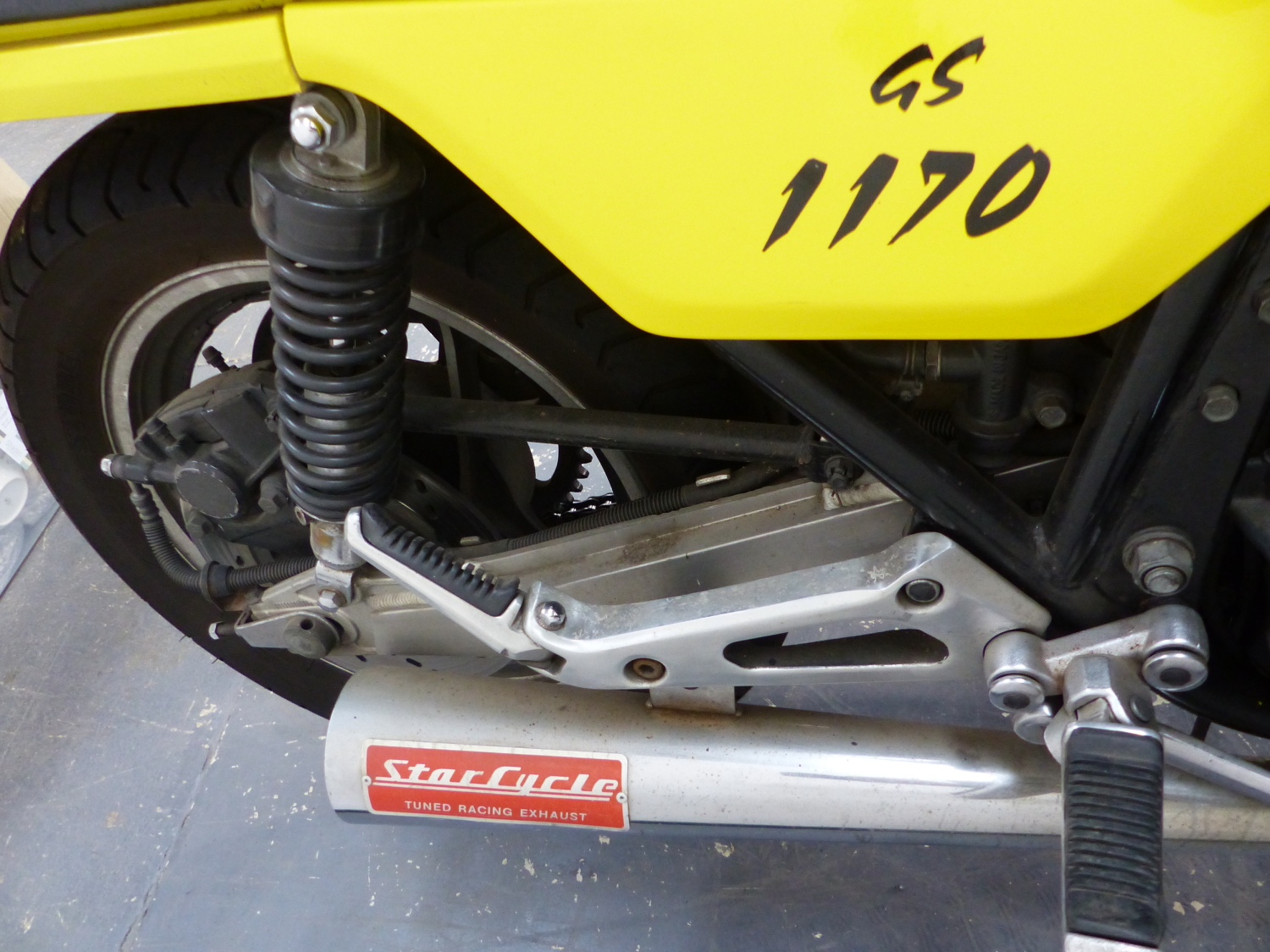 SUZUKI GSX1100E (1983) REG NO KEG 557Y GSX1100E- THIS CUSTOMISED 1983 GSX, SUPPLIED NEW ABROAD AND - Image 10 of 12